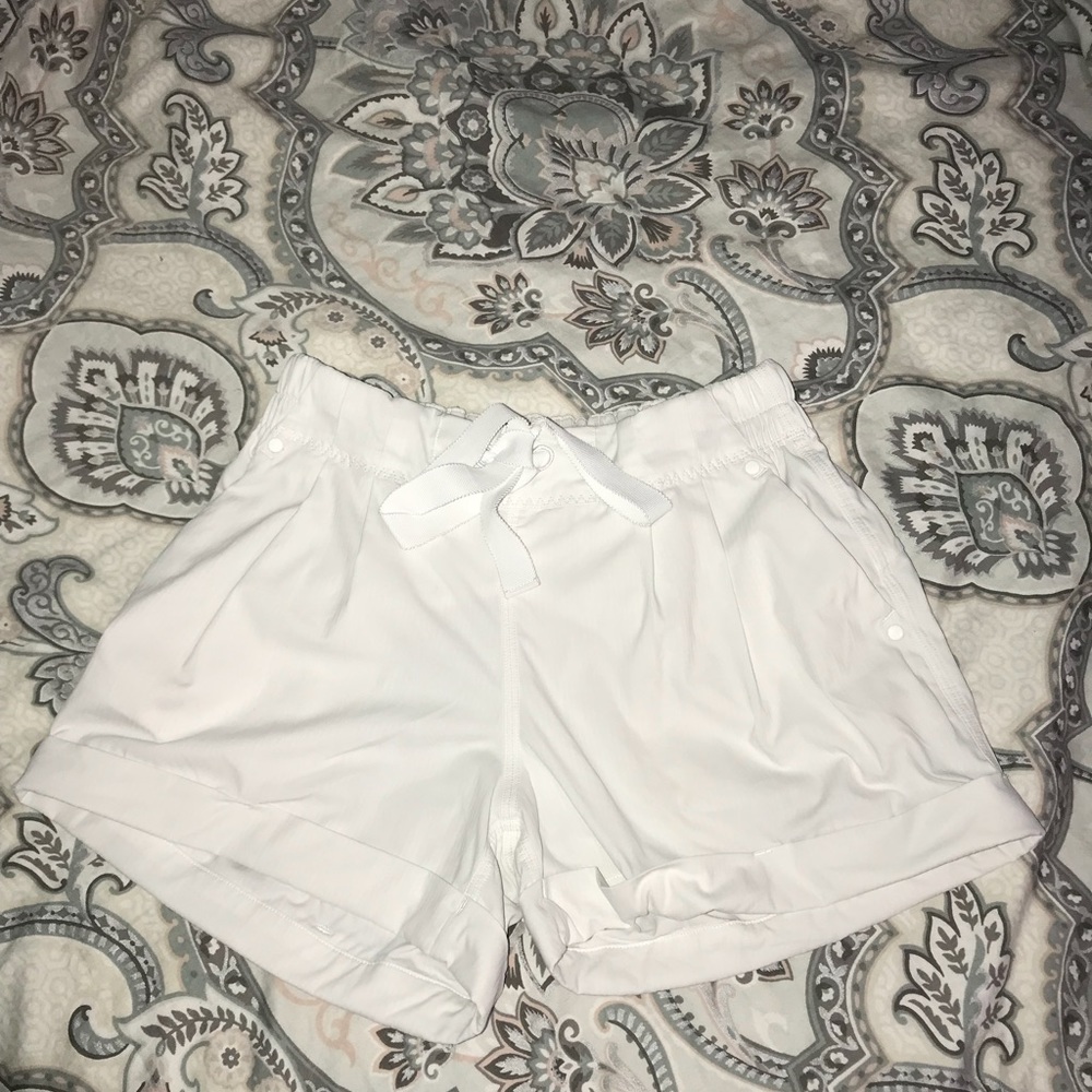 Super cute white LULULEMON shorts!!